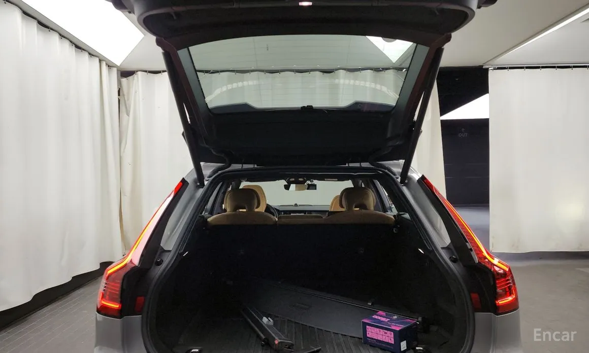 Фото 20 - Volvo V90