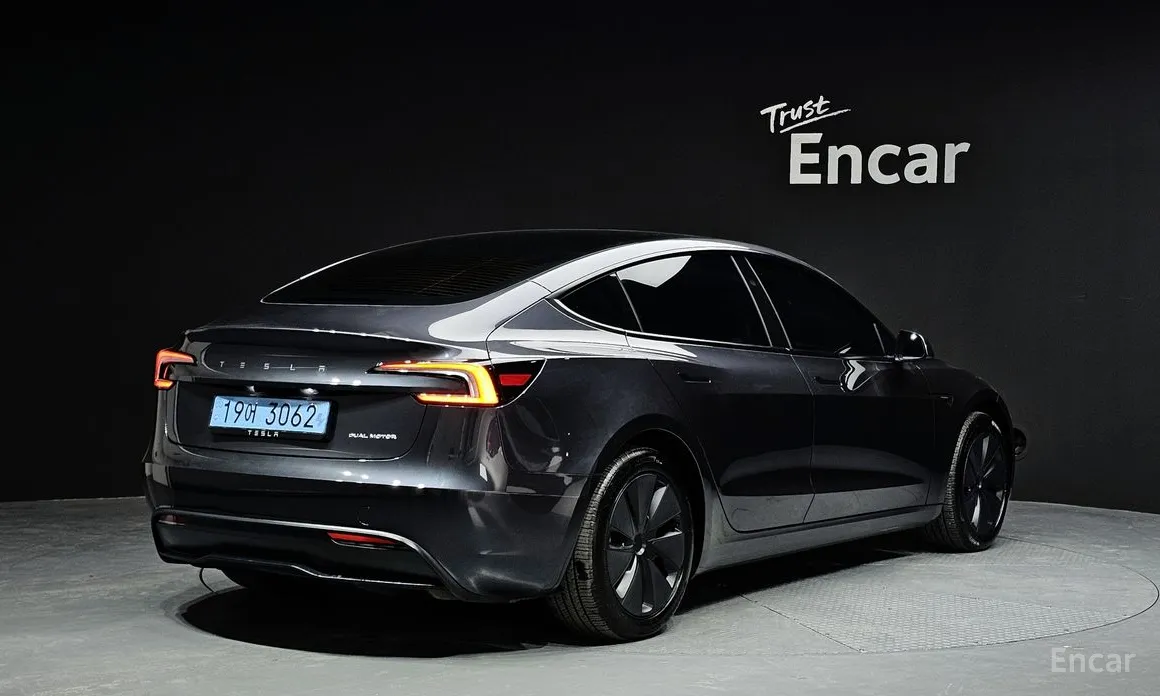 Фото 2 - Tesla Model 3