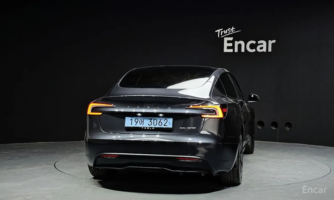 Фото 4 - Tesla Model 3