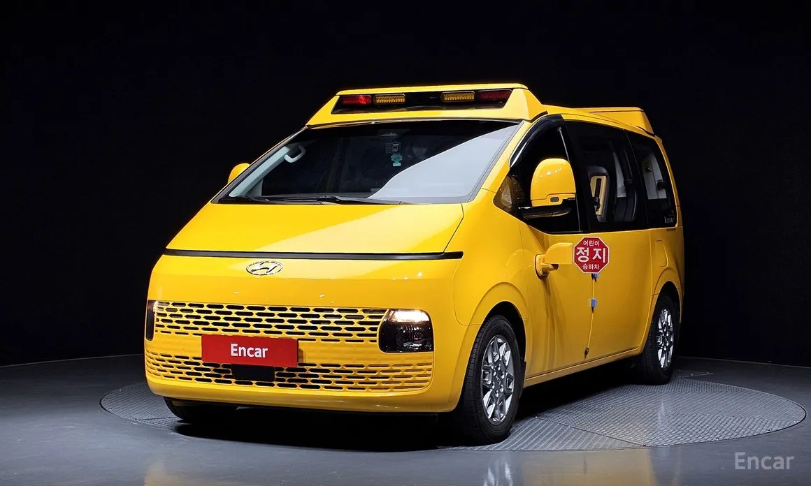 Фото 1 - Hyundai Staria