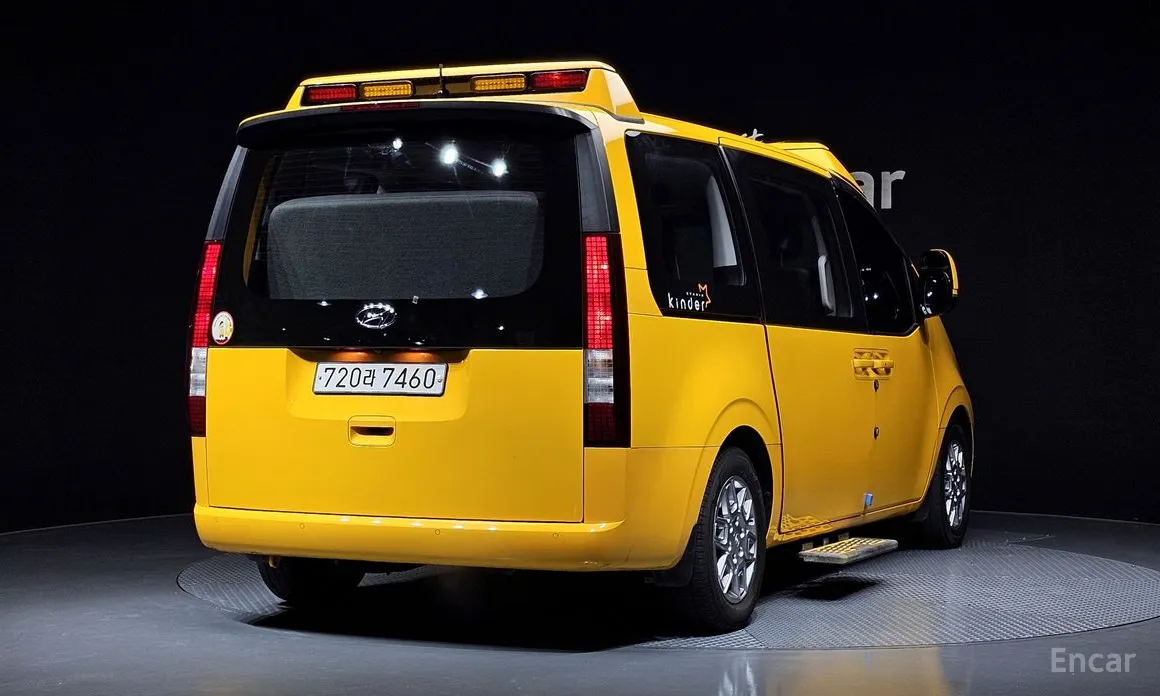 Фото 2 - Hyundai Staria