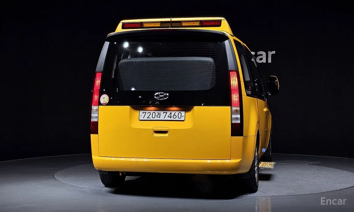 Фото 4 - Hyundai Staria