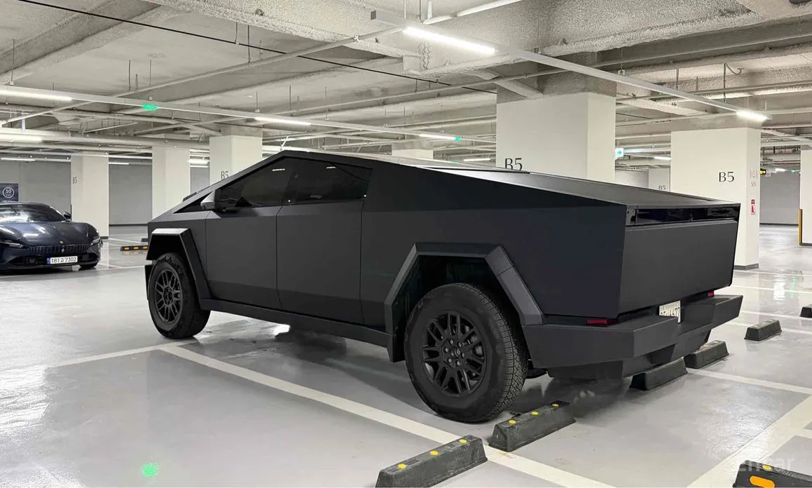 Фото 2 - Tesla Cybertruck