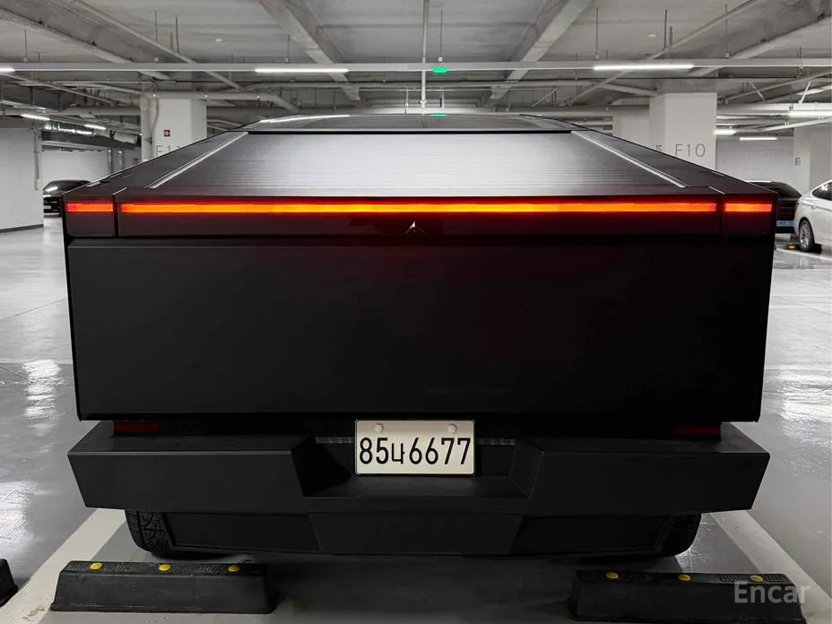 Фото 3 - Tesla Cybertruck