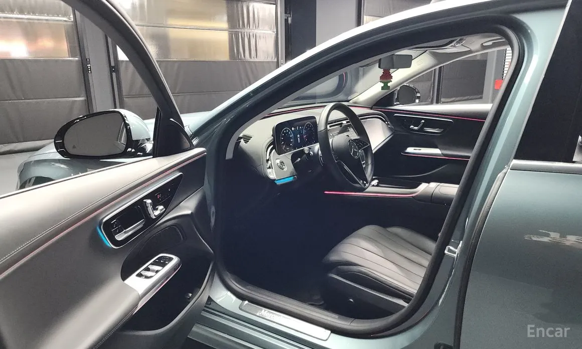 Фото 10 - Mercedes-Benz E-Class