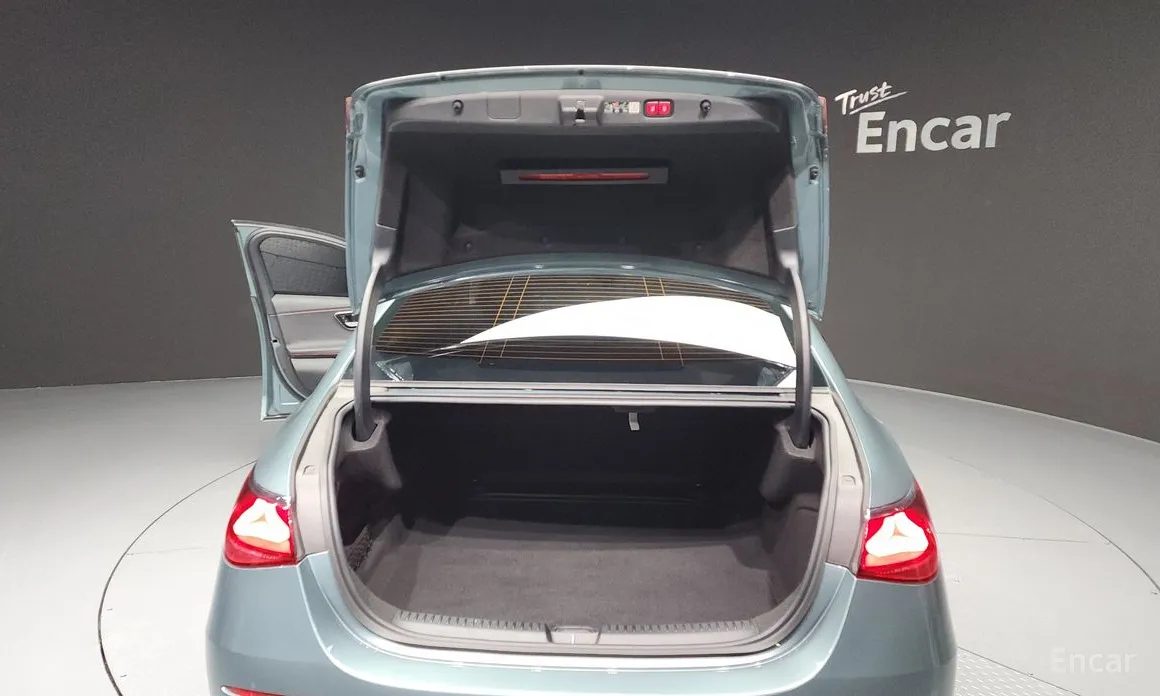 Фото 20 - Mercedes-Benz E-Class