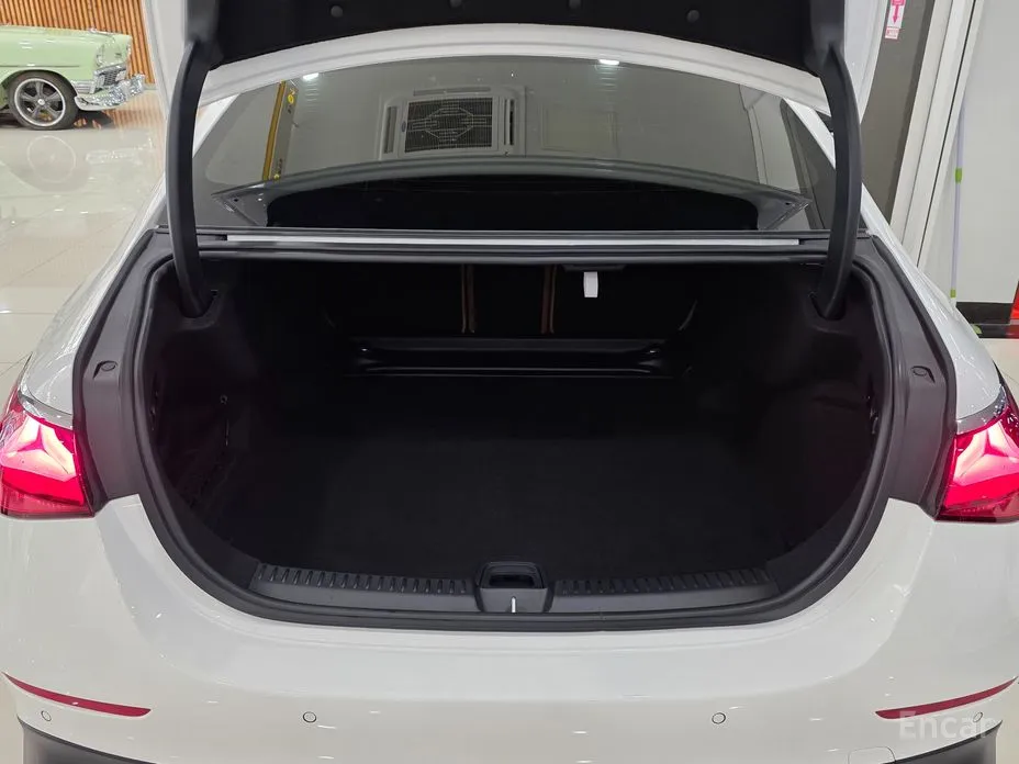 Фото 19 - Mercedes-Benz E-Class