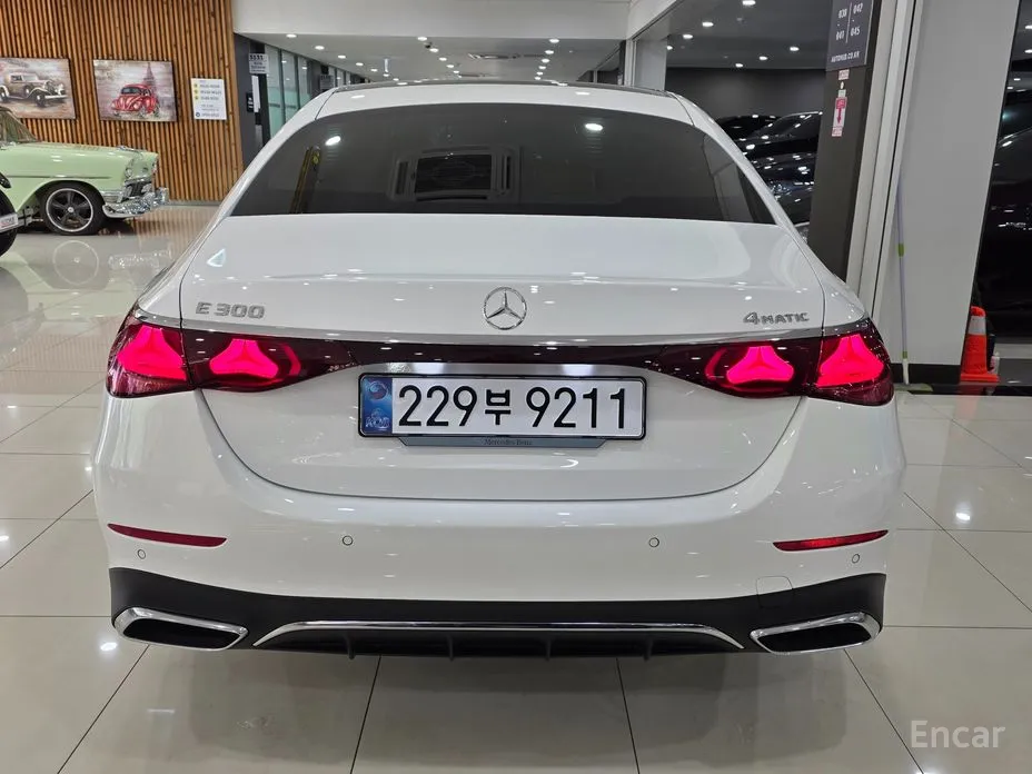 Фото 4 - Mercedes-Benz E-Class