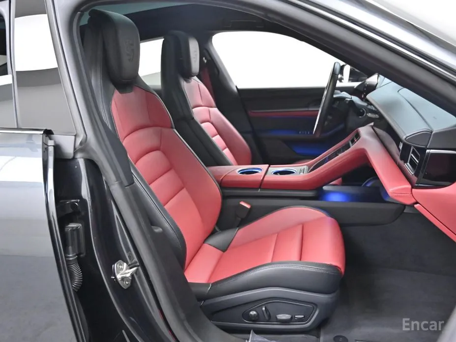 Фото 10 - Porsche Taycan