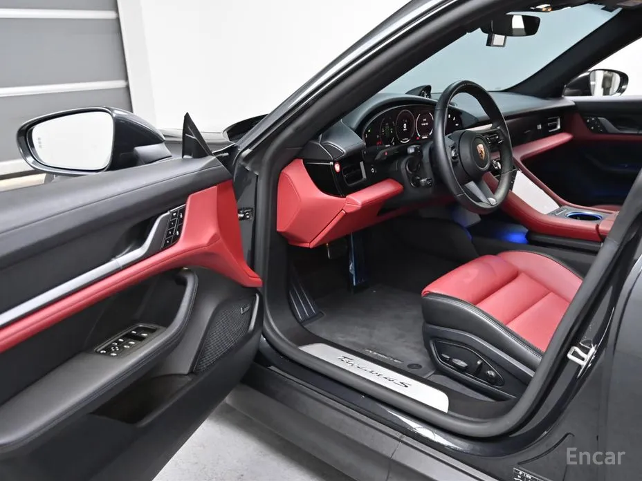 Фото 11 - Porsche Taycan