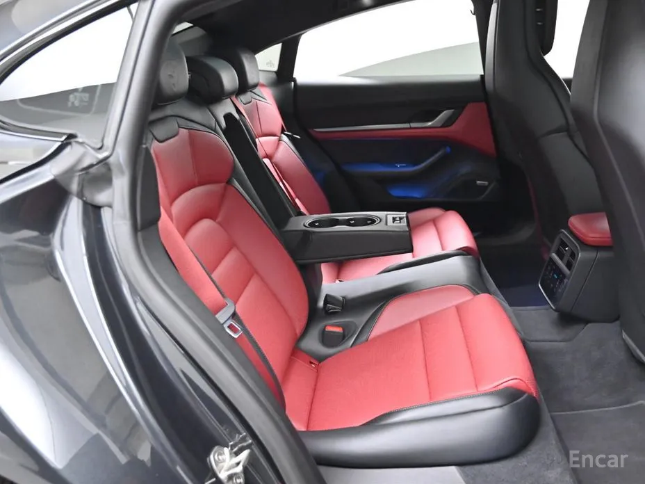 Фото 12 - Porsche Taycan