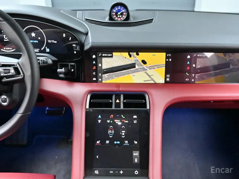 Фото 14 - Porsche Taycan