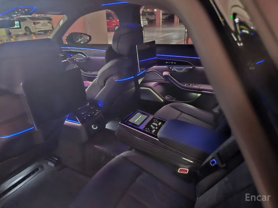 Фото 10 - Audi A8