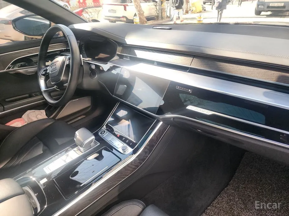 Фото 7 - Audi A8