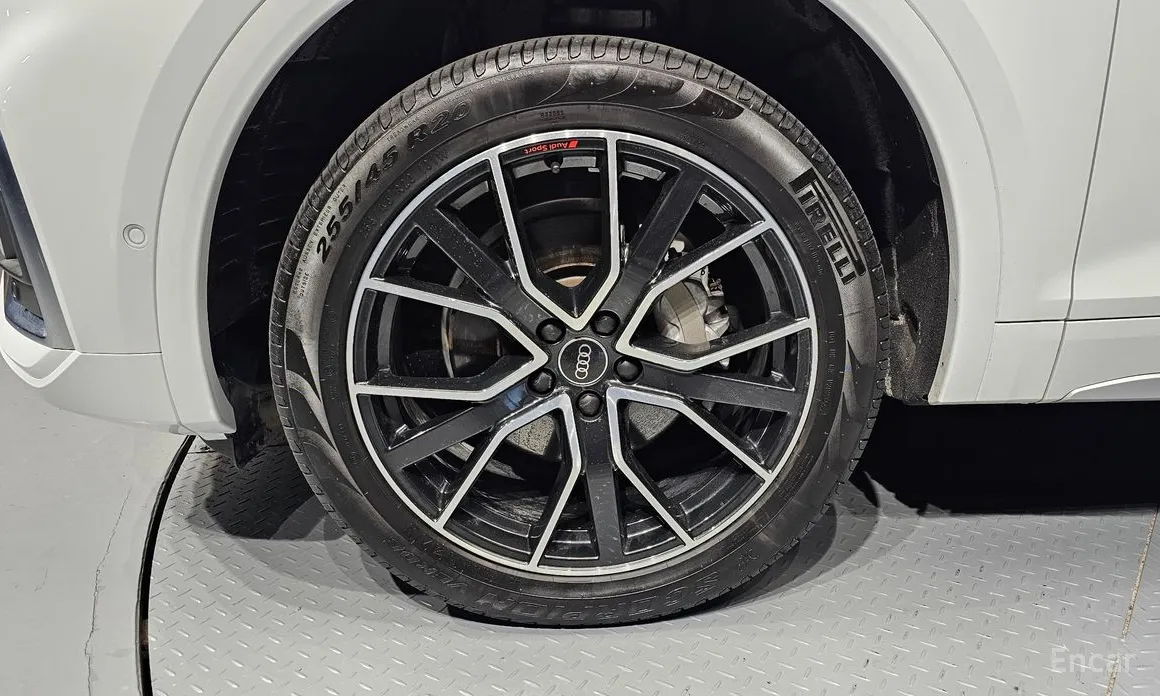 Фото 5 - Audi Q5