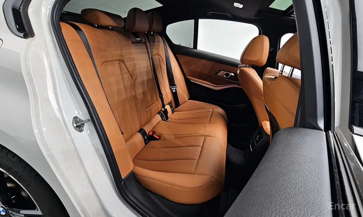 Photo 12 - BMW 3 Series