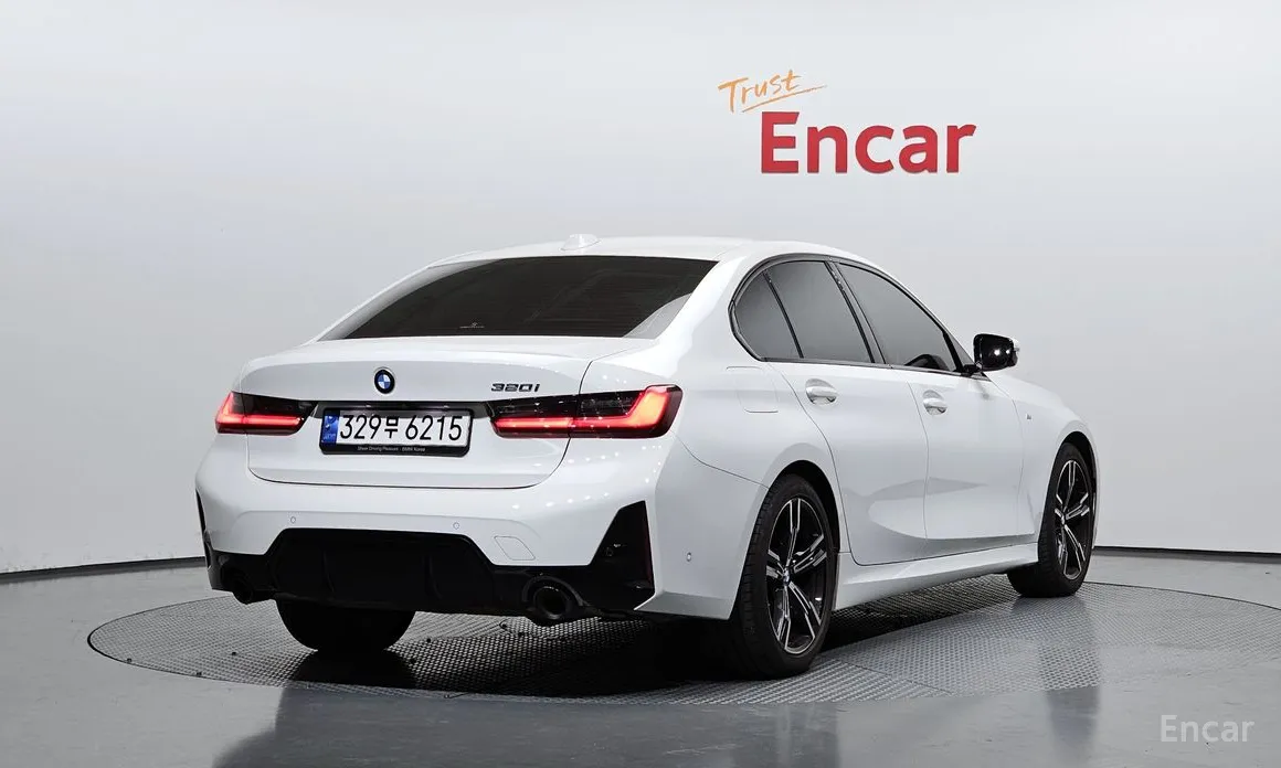 Photo 2 - BMW 3 Series