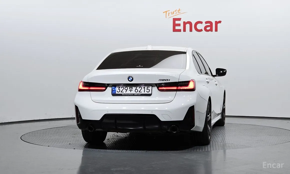 Photo 4 - BMW 3 Series