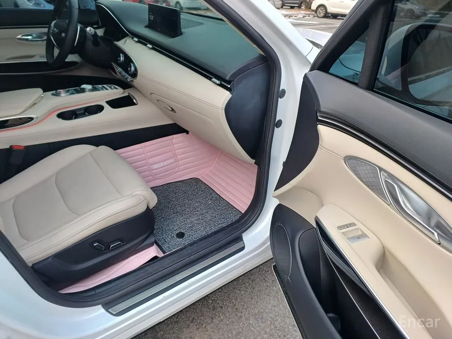 Фото 12 - Genesis GV70