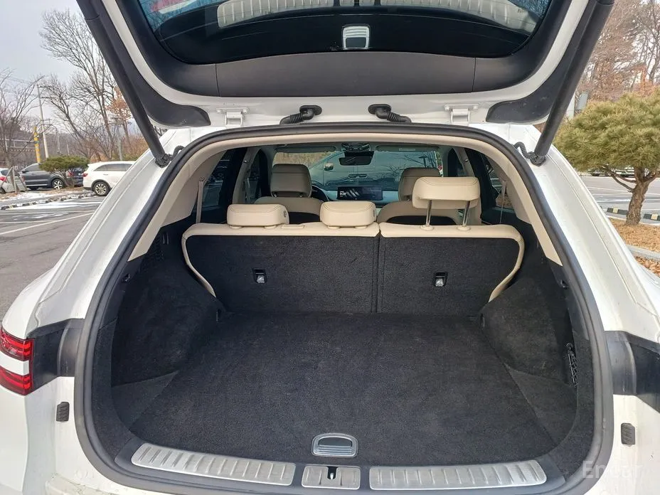 Фото 14 - Genesis GV70