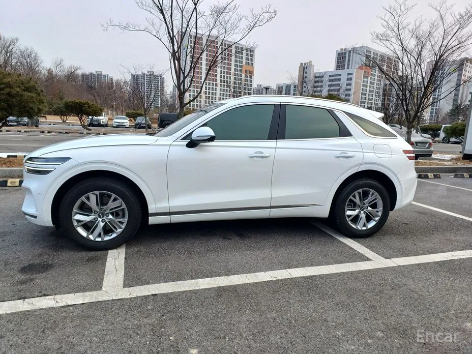 Фото 2 - Genesis GV70