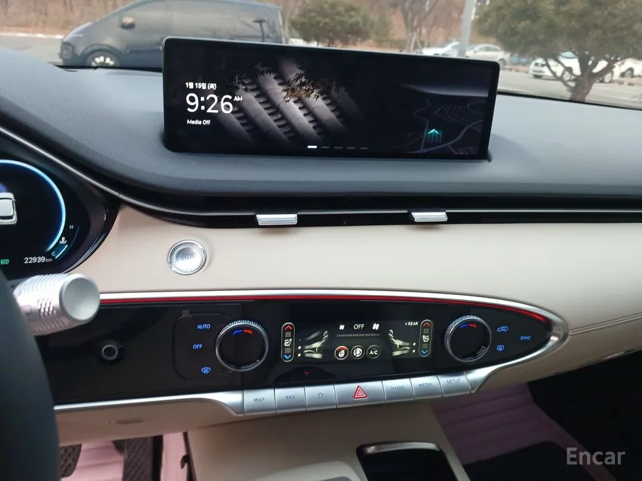 Фото 8 - Genesis GV70