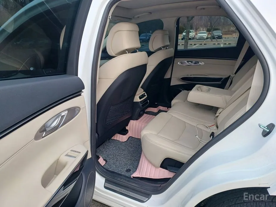 Фото 9 - Genesis GV70