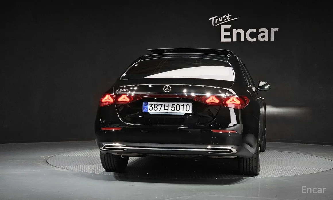 Фото 4 - Mercedes-Benz E-Class