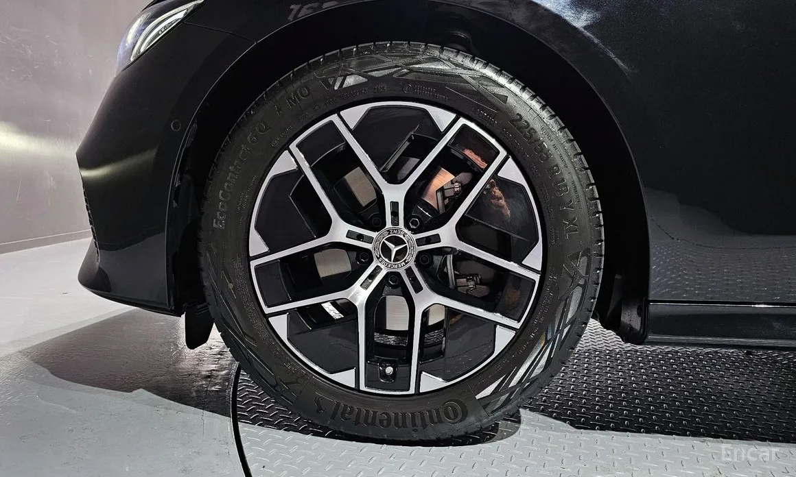 Фото 5 - Mercedes-Benz E-Class