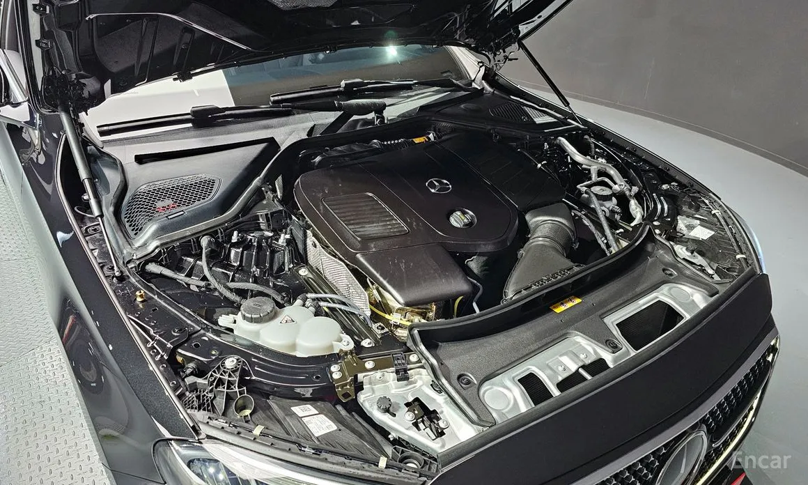 Фото 6 - Mercedes-Benz E-Class