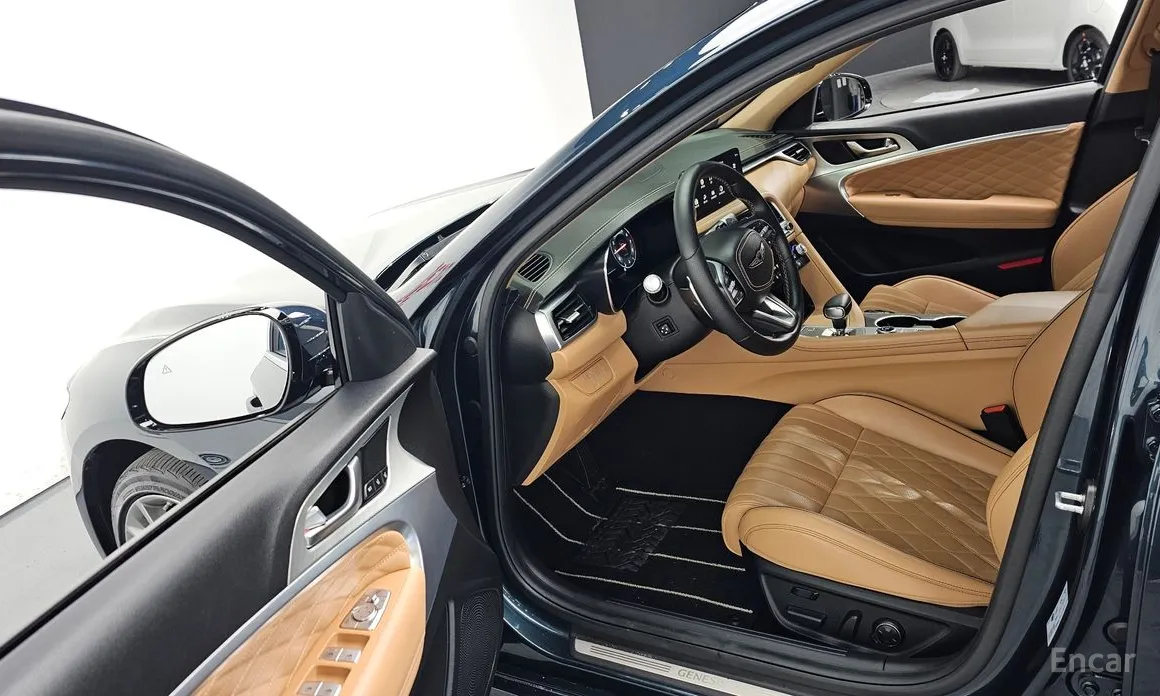 Фото 10 - Genesis G70