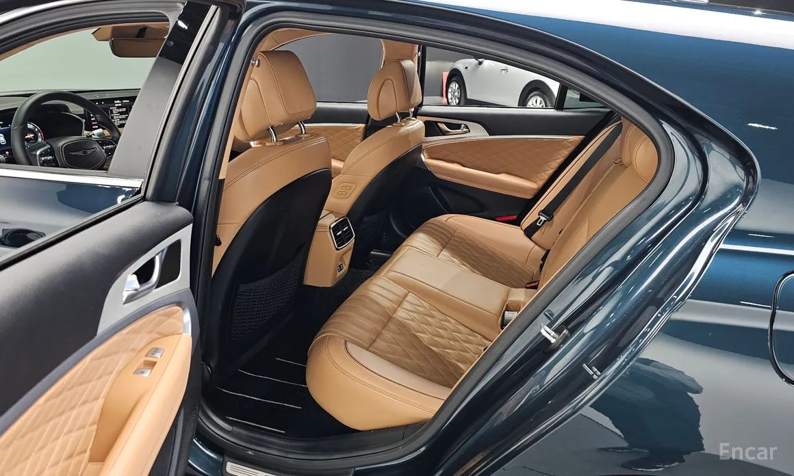 Фото 11 - Genesis G70