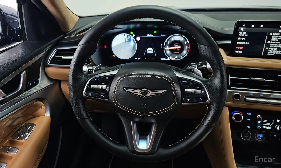 Фото 13 - Genesis G70