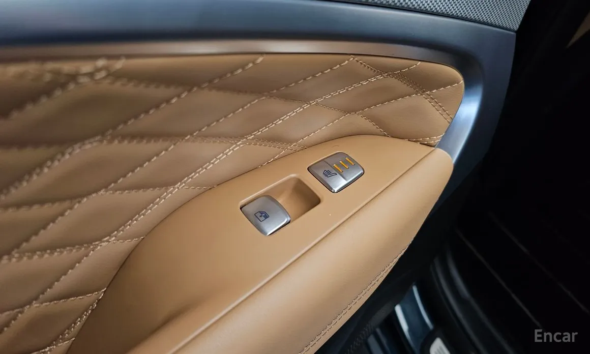 Фото 19 - Genesis G70