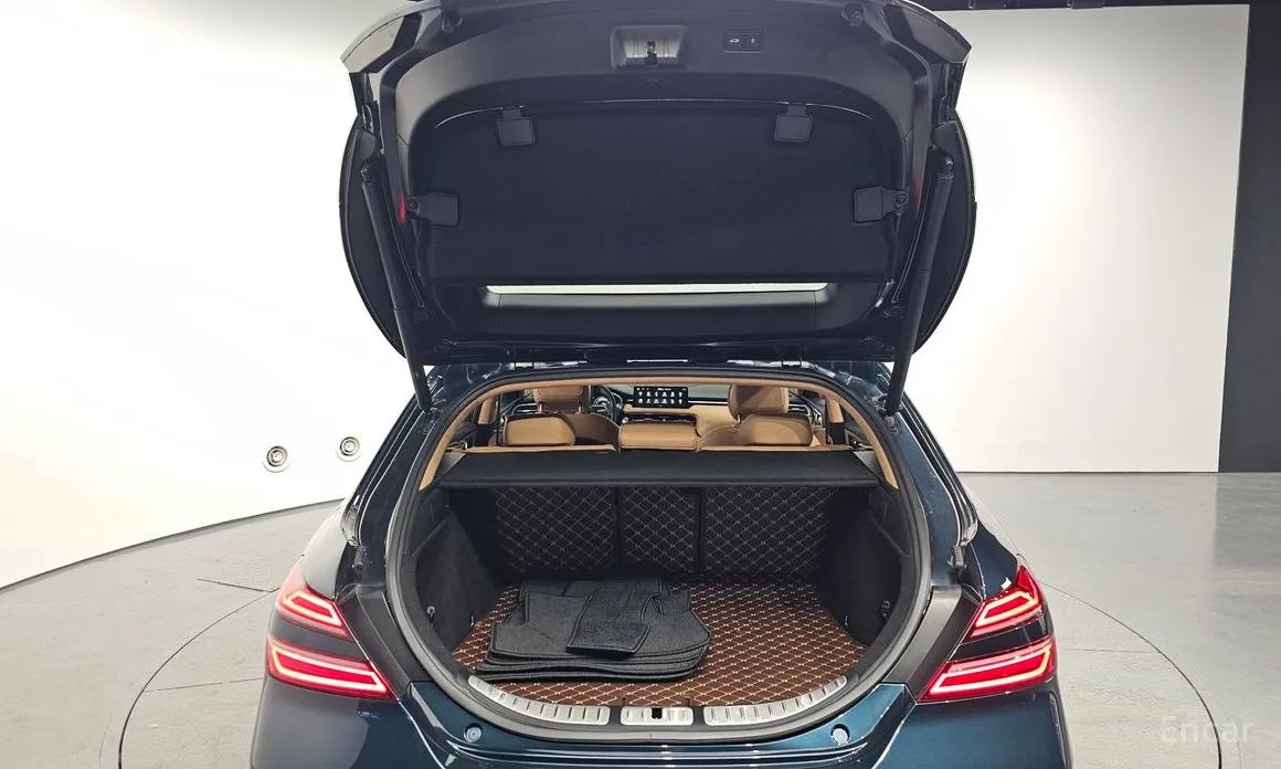 Фото 20 - Genesis G70