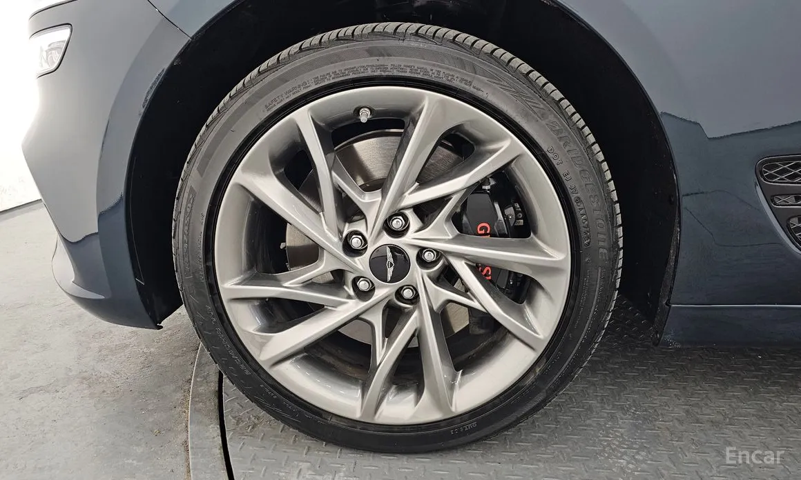 Фото 5 - Genesis G70