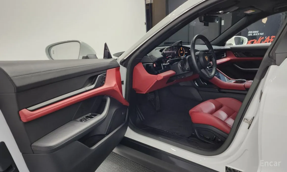 Фото 10 - Porsche Taycan