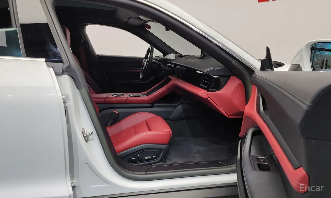 Фото 11 - Porsche Taycan