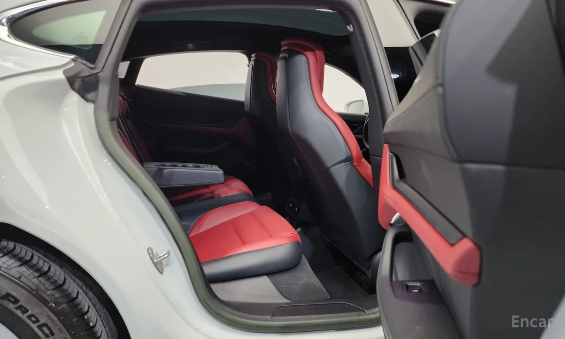 Фото 12 - Porsche Taycan