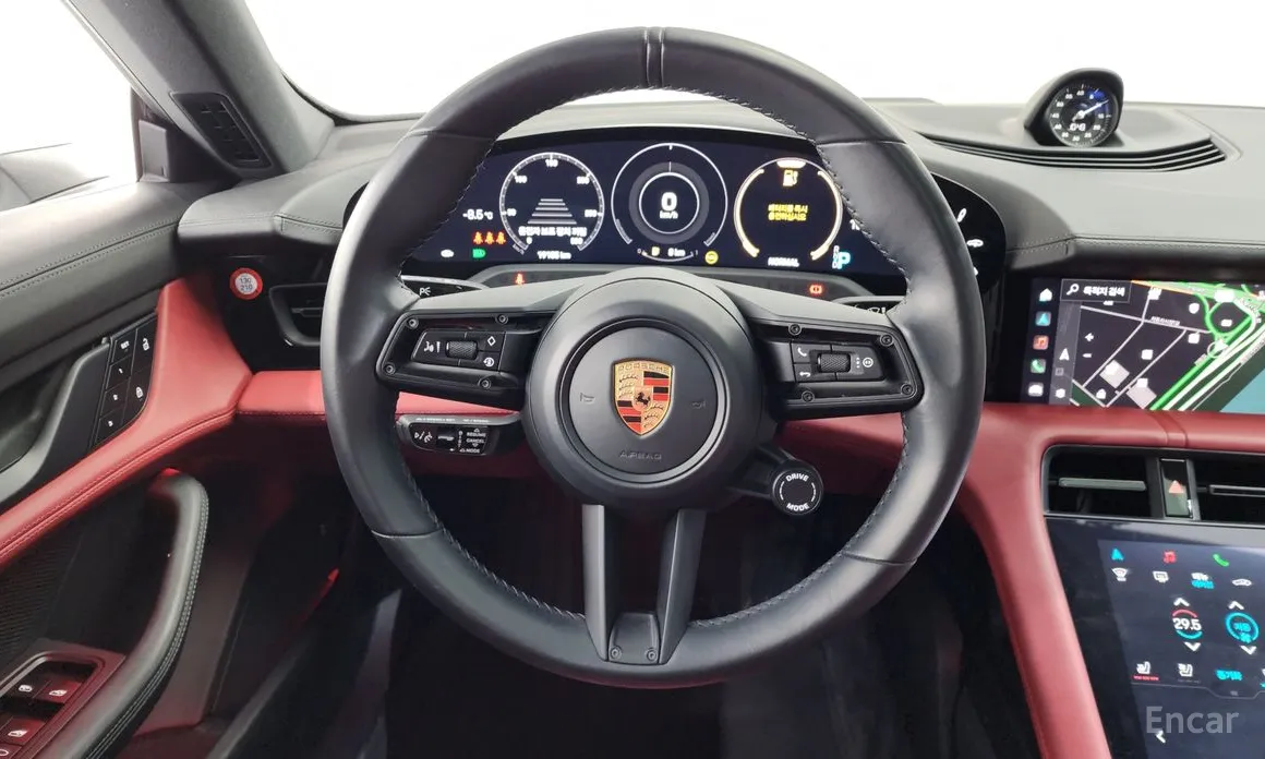 Фото 13 - Porsche Taycan