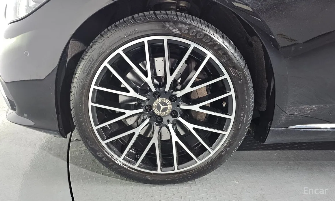 Фото 5 - Mercedes-Benz S-Class