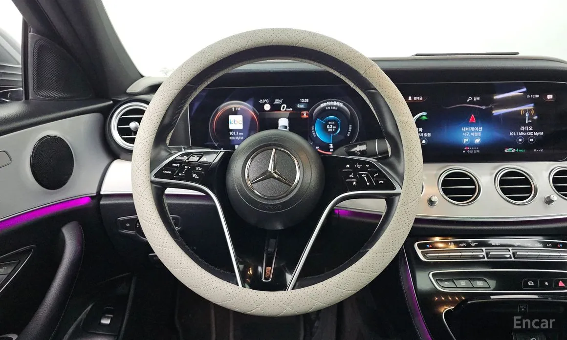 Фото 11 - Mercedes-Benz E-Class