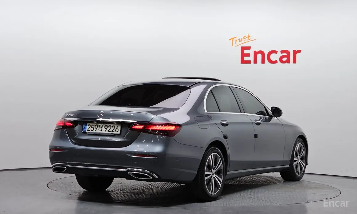 Фото 2 - Mercedes-Benz E-Class