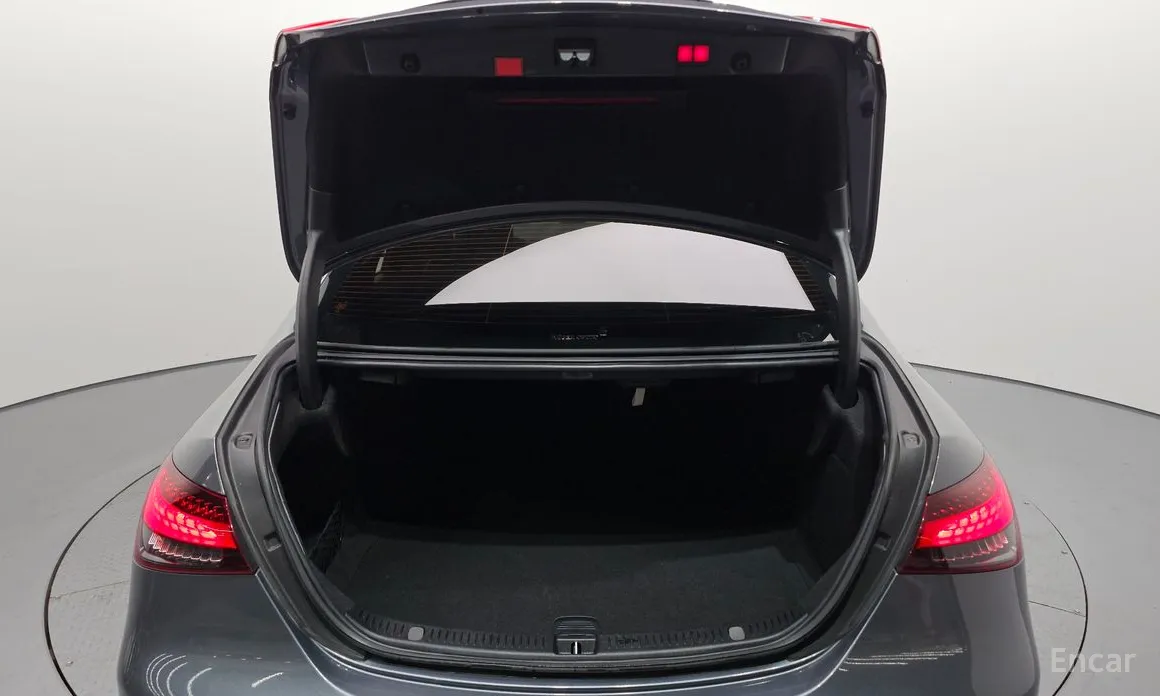 Фото 20 - Mercedes-Benz E-Class