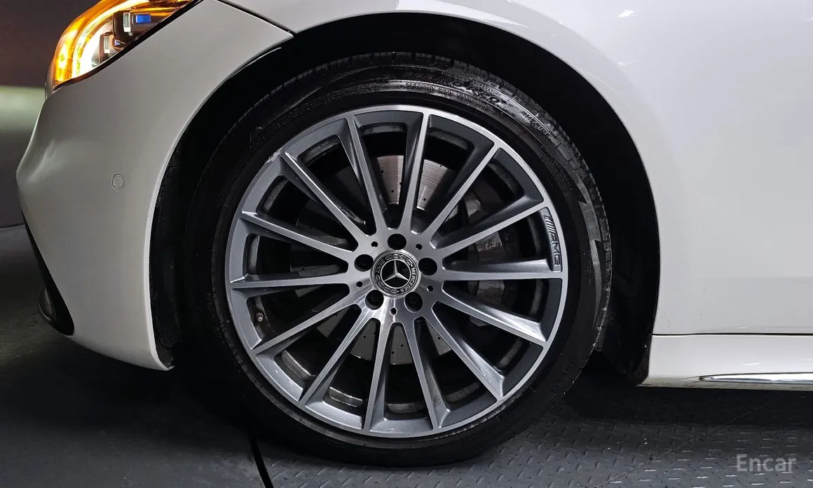 Фото 5 - Mercedes-Benz S-Class