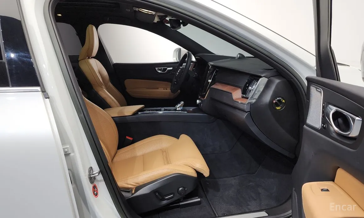 Фото 11 - Volvo XC60