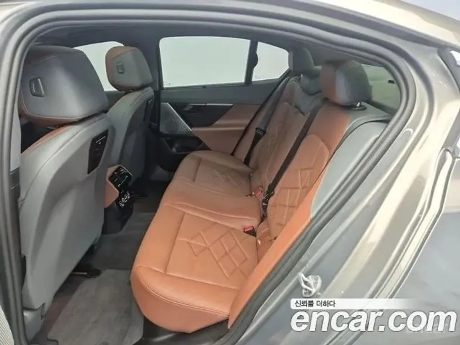 Фото 14 - BMW 5 Series