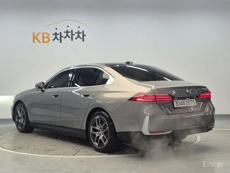 Фото 2 - BMW 5 Series