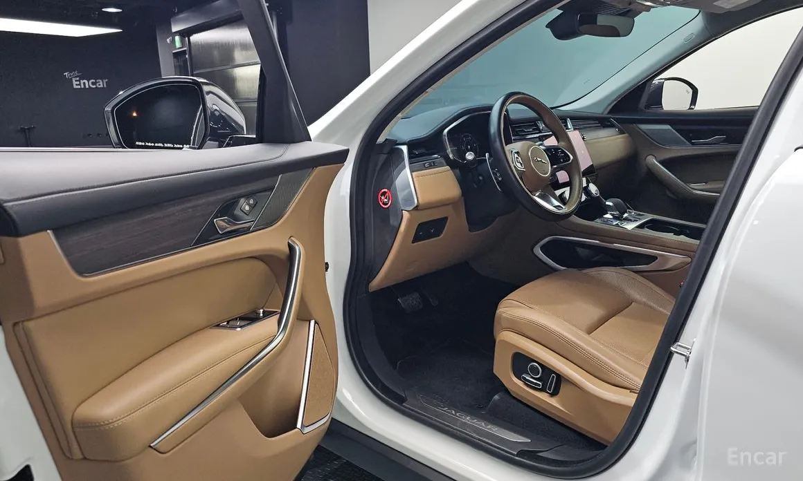 Фото 10 - Jaguar F-Pace