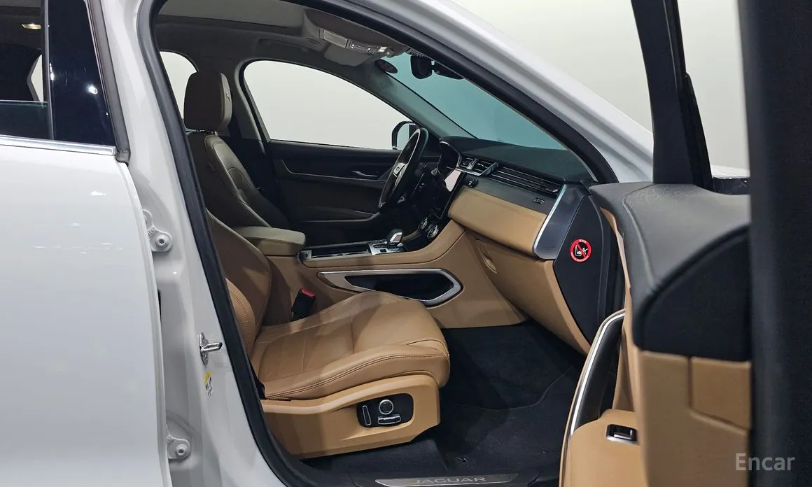 Фото 11 - Jaguar F-Pace